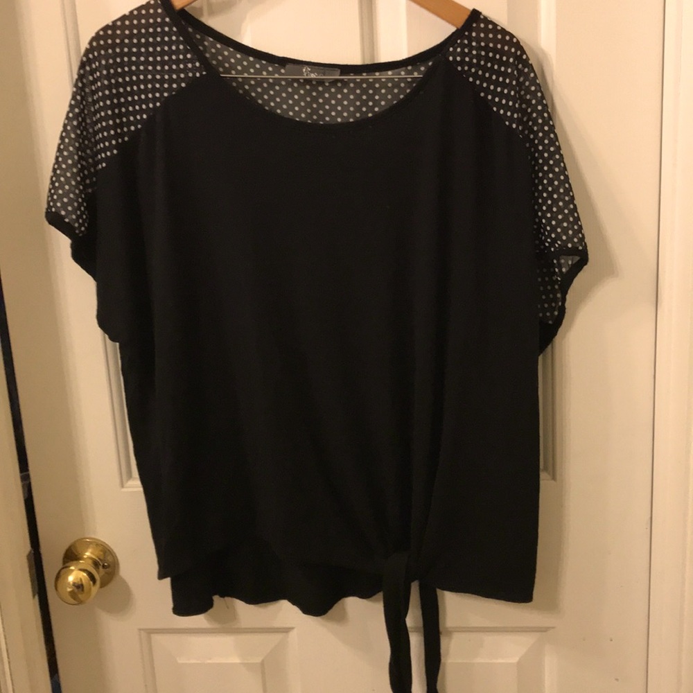 Super cute top with polka dots and tie waist sz 3x